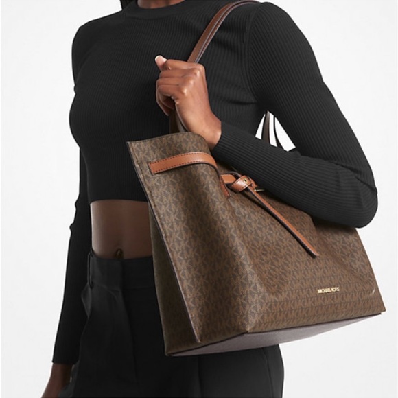 Michael Kors large jet set canvas travel tote bag with gold hardware - Picture 3 of 3